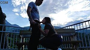 Chupando al Desconocido en la Montaña Brunette Latina