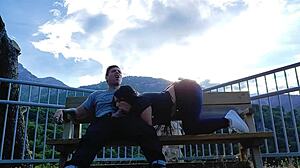 Chupando al Desconocido en la Montaña Brunette Latina