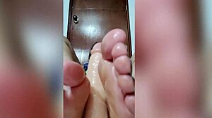 Want my little 18+ feet giving you a hot footjob?