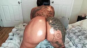 Oiled Ebony Ass Twerks for Worship