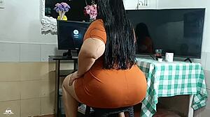 Chubby curvy madrastra begs computer help ends licking her fat clit sucking my cock full story