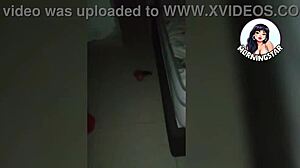 Cuckoldul privește cum bull-ul o împlinește pe nevastă cu spermă