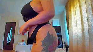 Sexy Big Ass Closeup Takes Two Fingers Deep Anal Fingering