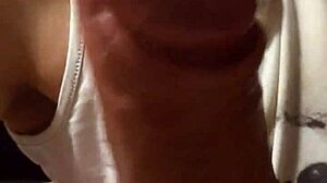 moroccan babe gives sloppy wet blowjob