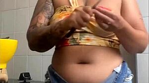 unzipping live to flash my dripping big pussy craving cock now!!