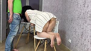 בן זוג אישה מזיין תחת גדול בפראות אנאלי ביתי