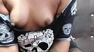 بلعب في كسي السمين الناعم لك يا شهواني