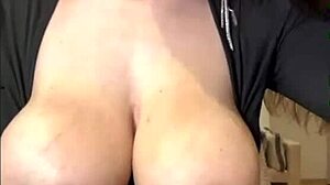 Stepmom licks big tits nipples cum now 😍💦