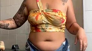 unzipping live to flash my dripping big pussy craving cock now!!