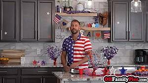 Drobne 18+ laski swapują ojczymów na hardcore czwórkę na 4 lipca