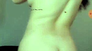 Bébé webcam sexy taquine formes chaudes live