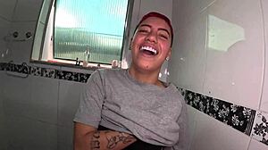 who's giving the ass? pamela urach's shower chat turns steamy 😏🛁💦 pamela urach banho louco!