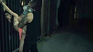 Loira 18+ aguenta anal brutal de punição em bondage na webcam