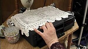 I'm barefoot pregnant craving double penetration and cumshots!