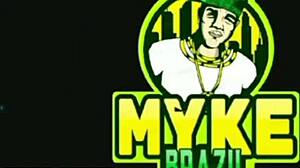 Patroa shocks at empregado cleaning her room but loves it and fucks him hard