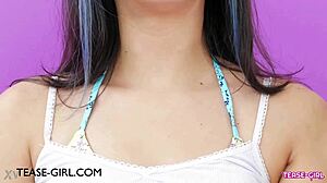 Oh schatje, streel dat 18+ lijf zoals een stoute mommy!