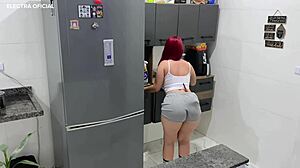 contratei essa empregada com bunda insana e foda anal na casa dela