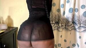 thick ebony slut shows huge booty n big pussy 😍🍑