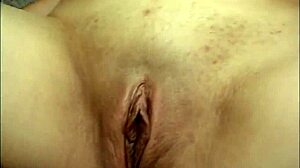 I'm barefoot pregnant craving double penetration and cumshots!