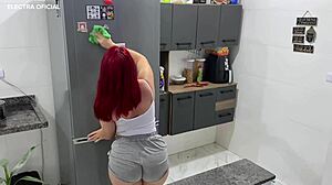 contratei essa empregada com bunda insana e foda anal na casa dela