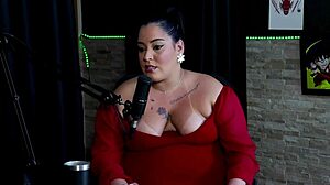 Pirraça catra gordinha goza pri melancia red