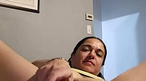 je joue avec ma PETITE 18+ chatte emy angel webchat vibes