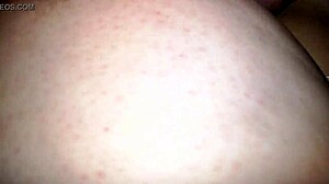 Brunetki amorki mokre duże cycki i dupa ujeżdżają potwora kutasa w sypialni