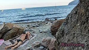 FLASHING PUSSY SQUIRT HELP ON RISKY PUBLIC BEACH MISS CREAMY