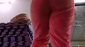 Chubby ebony babe squats big ass at the gym