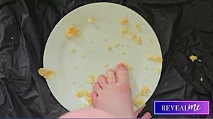 wanna taste these sexy milf soles and suck her kinky toes in shower