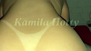 Levei a namorada do amigo pro quarto e fodi gozando dentro