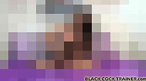 שמליית פמדום משתוקקת זין שחור מפלצתי בתחת צר