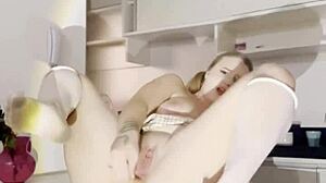 loirinha couldn't hold back squirting during anal on living room table