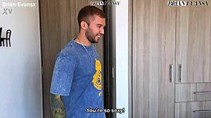 מילף מקסיקנית שדופות אנג'לה ספיידס משחקת בכוס לפני רכיבה קשה מבריאן אוונסX!