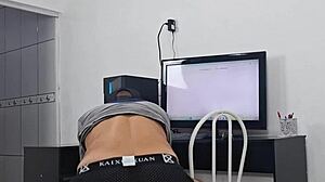 Safada flashes no panties tech small waist ass worship