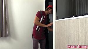 Τρανς Nathalia De Castro κώλος χτυπημένος και creampie μετά ντους