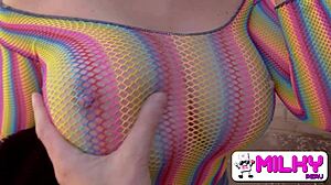 Busty Spanish milf sucks cock after park dickflash! 🍆😈