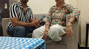 Oops, Jija Salis dirty Hindi-Spiel endet in wildem Creampie-Durchfick, hörst du die Stöhne?