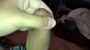 חבלי זרע באיטיות מהזין הפועם במצלמה איטית סולו