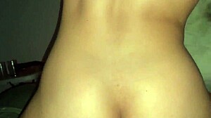 ME COGIENDO A LA VECINA DEL 404 SE CASADA MIENTRAS TRABAJA SU MARIDO