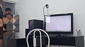 Safada flashes no panties tech small waist ass worship