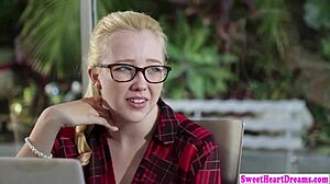 מה אם לימודים הופכים ללקק כוסות לוהט לסטודנטיות לסביות?