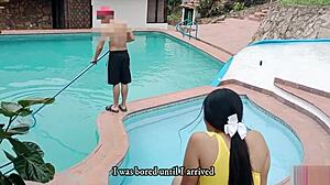 Risicovolle neuk in openbaar zwembad met geile stiefzus die smeekt om huisgemaakte creampie