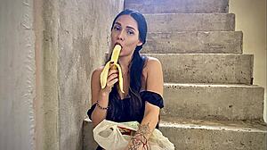 mi vecina colombiana petite se traga mi banana gruesa en pov casero