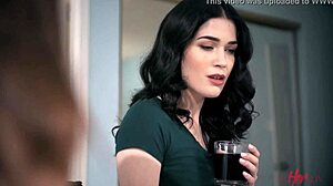 Evelyn Claire aches for Izzy Lush's wet fingering orgasm