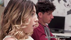 רייצ'ל קאוואלי גורמת לשאנל קמרין וניק ללקק כוס שעירה שלישייה פרועה