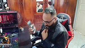 corno me chama pra foder a esposa 🔥 ele assiste eu arrombo o cuzinho dela 😈💦