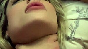 uma mamada que ele nunca esquece com minha boquinha gulosa