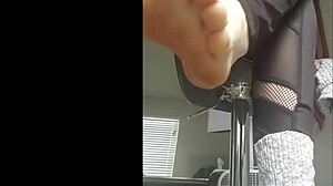 check out this foot femdom humiliation sexting with small cock losers 😏👣