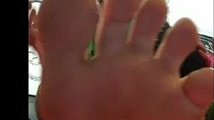 check out this foot femdom humiliation sexting with small cock losers 😏👣